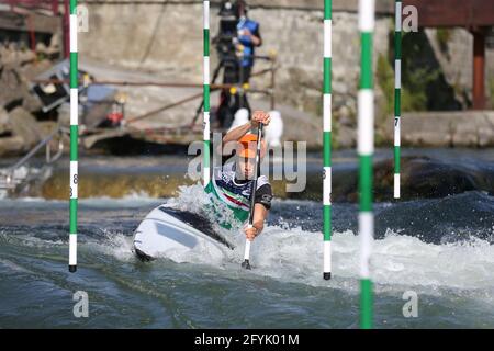 Vorläufer BARZON von Italien vor dem Frauen-Kanu (C1) Halbfinale während der ECA-Europameisterschaft auf der Dora Baltea River am 9. Mai 2021 i Stockfoto