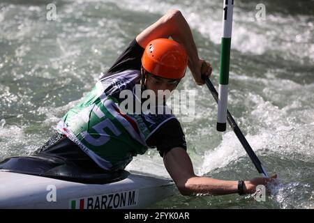 Vorläufer BARZON von Italien vor dem Frauen-Kanu (C1) Halbfinale während der ECA-Europameisterschaft auf der Dora Baltea River am 9. Mai 2021 i Stockfoto