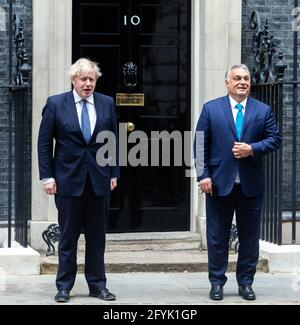 LONDON, GROSSBRITANNIEN. MAI. Viktor Orbán der ungarische Premierminister wird am Freitag, den 28. Mai 2021, von dem britischen Premierminister Boris Johnson in der Downing Street in London begrüßt. (Kredit: Tejas Sandhu) Kredit: MI Nachrichten & Sport /Alamy Live Nachrichten Stockfoto