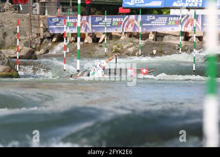 Thomas KOECHLIN aus der Schweiz tritt beim Herrencanner an (C1) Halbfinale während der ECA Kanuslalom Europameisterschaften auf der Dora Baltea River Stockfoto