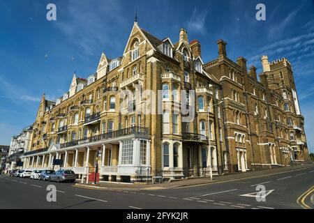 Ramsgate, Großbritannien - 28. Mai 2021: Ein Seitenblick auf das Granville Hotel mit dem Turm Stockfoto