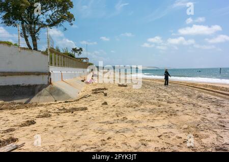 Arcachon, Frankreich, Touristen zu Besuch, Strandszenen, Urlaub, Mann allein Stockfoto