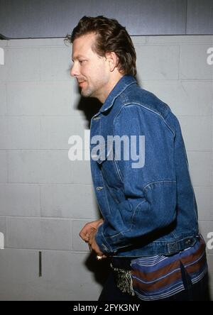 WEST HOLLYWOOD, CA - 15. SEPTEMBER: Schauspieler Mickey Rourke im Spago Restaurant in West Hollywood, Kalifornien am 15. September 1984 Quelle: Ralph Dominguez/MediaPunch Stockfoto