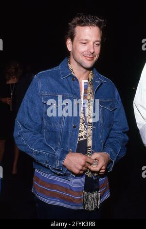 WEST HOLLYWOOD, CA - 15. SEPTEMBER: Schauspieler Mickey Rourke im Spago Restaurant in West Hollywood, Kalifornien am 15. September 1984 Quelle: Ralph Dominguez/MediaPunch Stockfoto