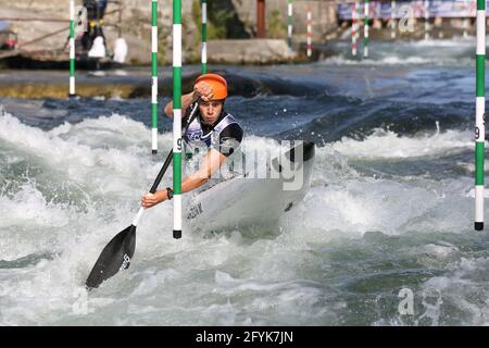 Vorläufer BARZON von Italien vor dem Frauen-Kanu (C1) Halbfinale während der ECA-Europameisterschaft auf der Dora Baltea River am 9. Mai 2021 i Stockfoto