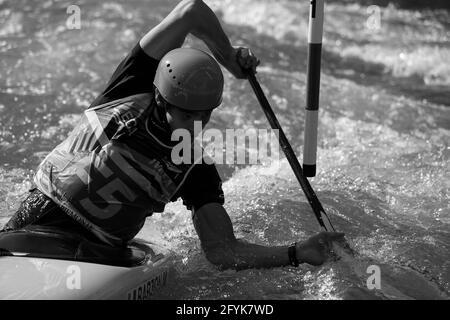 Vorläufer BARZON von Italien vor dem Frauen-Kanu (C1) Halbfinale während der ECA-Europameisterschaft auf der Dora Baltea River am 9. Mai 2021 i Stockfoto