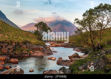 Der Fluss Etive, der durch Glen Etive in den schottischen Highlands fließt. Stockfoto