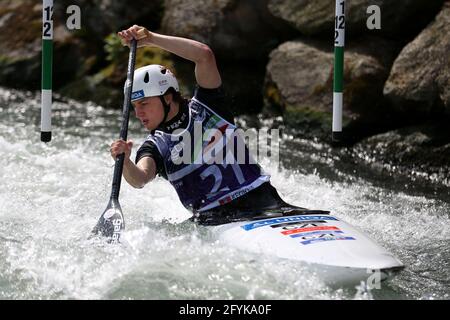 Gabriela SATKOVA aus der Tschechischen Republik tritt beim Frauen-Kanu an (C1) Halbfinale während der ECA Kanuslalom Europameisterschaft auf Die Dora Baltea Stockfoto