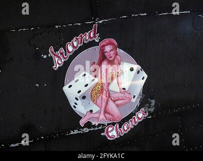 New York, New York, USA. Mai 2021. Farmingdale, New York, -- in Vorbereitung auf das Memorial Day Weekend setzt Farmingdales American Airpower Museum (AAM) ihre historische Teilnahme an der Jones Beach Air Show fort und fliegt am Samstag, 29. Mai und Sonntag, 30. Mai, das sagenumwobene ''Arsenal of Democracy'' des Museums über Jones Beach! AAM's Geschwader aus ikonischen und sorgfältig restaurierten historischen Militärflugzeugen umfasst einen B-25 Mitchell Bomber, Douglas C-47 Skytrain, Grumman TBM Avenger Torpedo Bomber, Curtiss P-40 Flying Tiger, P-51D Mustang Fighter, AT28D5 Nomad Vietnam Era Fighter Stockfoto