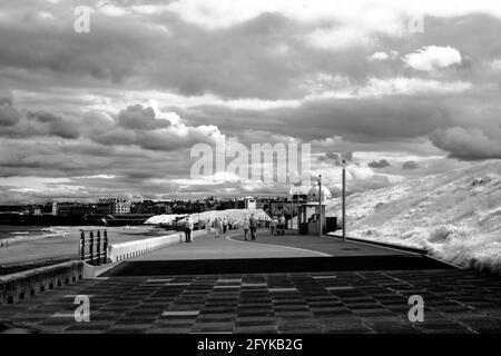 Whitley Bay Promenade in England durch Infrarotlicht Stockfoto