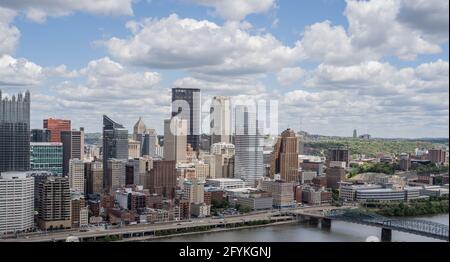 Pittsburgh, Pennsylvania - Stadt in den Vereinigten Staaten. Skyline mit Monongahela River Stockfoto