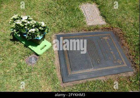 Cypress, Kalifornien, USA 27. Mai 2021 EINE allgemeine Sicht auf die Atmosphäre des Grabes des Schauspielers Glenn Quinn im Forest Lawn Cypress Memorial Park am 27. Mai 2021 in Cypress, Kalifornien, USA. Foto von Barry King/Alamy Stockfoto Stockfoto