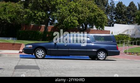 Cypress, California, USA 27. Mai 2021 EIN allgemeiner Blick auf die Atmosphäre von Hearse im Forest Lawn Cypress Memorial Park am 27. Mai 2021 in Cypress, California, USA. Foto von Barry King/Alamy Stockfoto Stockfoto