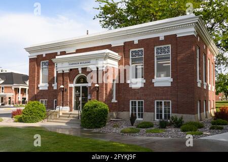 Wenatchee, WA, USA - 26. Mai 2021; das Carnegie Building wurde mit Hilfe eines Carnegie Library-Stipendiums erbaut und beherbergt heute das Apple Blossom Festival-Büro Stockfoto