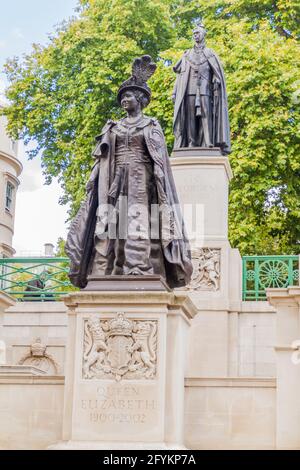 LONDON, VEREINIGTES KÖNIGREICH - 4. OKTOBER 2017: King George VI & Queen Elizabeth Memorial in London, Vereinigtes Königreich