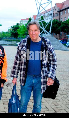 Jörg Kachelmann bei der Ankündigung zur TV-Aufzeichnung „in aller Freundschaft“ Im Studio in Leipzig am 28.05.2021 Stockfoto