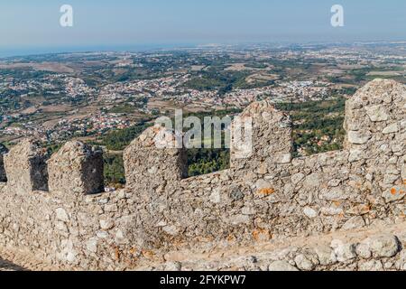 Wallanlage der Burg Castelo dos Mouros in Sintra, Portugal Stockfoto