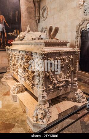 LISSABON, PORTUGAL - 11. OKTOBER 2017: Vasco da Gama Grab in einer Kirche im Hieronymiten-Kloster von Jeronimos in Lissabon, Portugal Stockfoto