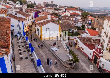 OBIDOS, PORTUGAL - 11. OKTOBER 2017: Abend im Dorf Obidos. Stockfoto