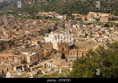 Herrliche Panoramaaussicht auf Scicli, Provinz Ragusa, Sizilien - Italien. Stockfoto