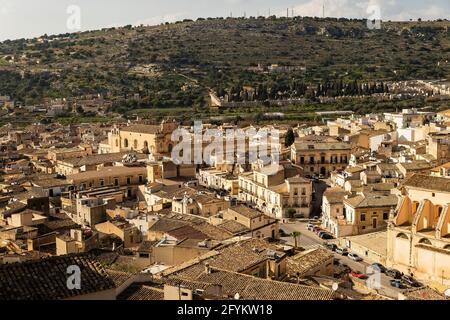 Herrliche Panoramaaussicht auf Scicli, Provinz Ragusa, Sizilien - Italien. Stockfoto