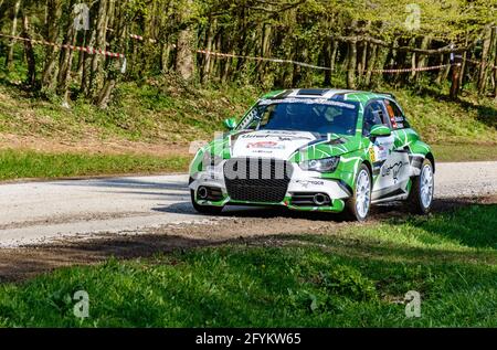 ZAGREB, KROATIEN - 23. Apr 2021: Audi A1 fährt auf Asphalt-Rallye-Etappe bei der WRC-Meisterschaft in Kroatien. Stockfoto