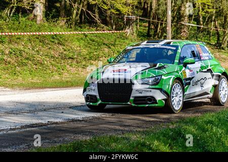 ZAGREB, KROATIEN - 23. Apr 2021: Audi A1 fährt auf Asphalt-Rallye-Etappe bei der WRC-Meisterschaft in Kroatien. Stockfoto