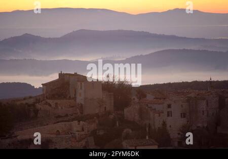 FRANKREICH. ALPES-DE-HAUTE-PROVENCE (04) GIONO-LAND. VACHERES DORF Stockfoto