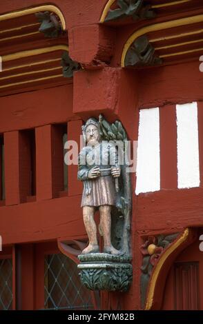 ILLE ET VILAINE (35) BRETAGNE, EINE DER HISTORISCHEN HAUPTSTÄDTE DES HERZOGTUMS BRETAGNE, SKULPTUR DER FASSADE IN DER ALTSTADT, RENNES, FRANKREICH Stockfoto