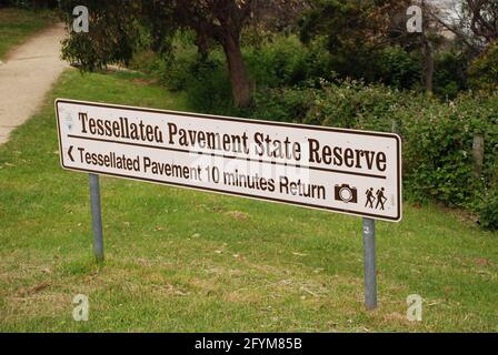 Tessellierter Bürgersteig State Reserve Schild an Eaglehawk Neck in Tasmanien, Australien Stockfoto