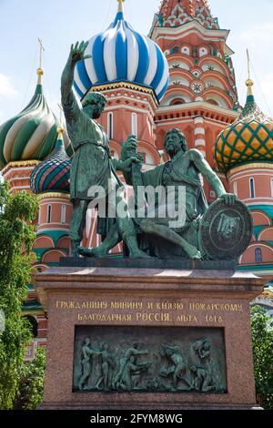 Denkmal für Minin und Pozharsky, St.-Basilisken-Kathedrale, Roter Platz, Moskau, Russland Stockfoto