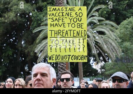 Sydney, Australien. Mai 2021. Tausende nehmen an dem ‘Millionen marschieren gegen obligatorische Impfungen’ Teil, um gegen die Covid-19 (Coronavirus)-Impfung zu protestieren. Redner sprachen im Hyde Park an das Publikum. Kredit: Richard Milnes/Alamy Live Nachrichten Stockfoto