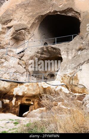 Komplex von Höhlen Kloster Strukturen in Berg in der historischen Stadt Vardzia geschnitzt, wichtige archäologische Stätte und Touristenattraktion in Georgien Stockfoto