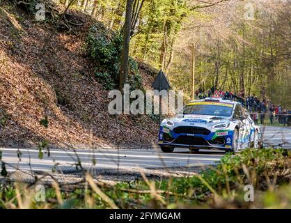 ZAGREB, KROATIEN - 23. Apr 2021: Ford Fiesta auf der Asphalt-Rallye-Etappe bei der WRC-Meisterschaft in Kroatien. Stockfoto