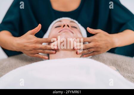 Gesichtsmassage Stockfoto