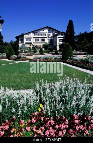 FRANKREICH. PYRENEES-ATLANTIQUES (64) BASKENLAND. ARNAGA VILLA GARDENS (EDMONT ROSTAND MUSEUM, CYRANO DE BERGERAC AUTHOR'S) IM DORF CAMBO-LES-BAINS Stockfoto