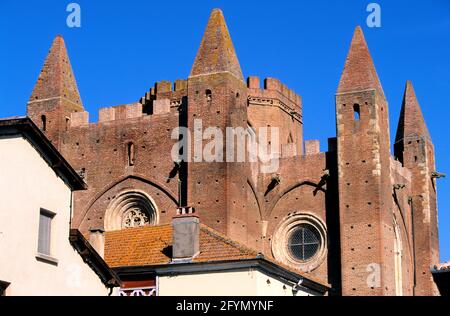 FRANKREICH. GERS (32) DORF SIMORRE. WEHRKIRCHE (XIV. JAHRHUNDERT) Stockfoto