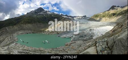 Furkapass, Schweiz - 16. August 2016: Der Schweizer Rhonegletscher am Furka-Pass schmilzt Stockfoto