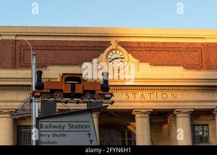 Zugmodell vor dem Bahnhof von Wellington, Neuseeland Stockfoto