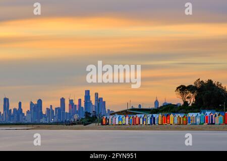 Brighton Bathing Boxes Bei Sonnenuntergang Stockfoto