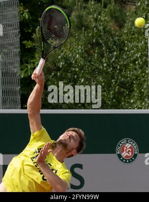 Der Belgier David Goffin, der während der morgendlichen Trainingseinheit beim Tennisturnier Roland Garros French Open in Satu in Paris, Frankreich, in Aktion dargestellt wurde Stockfoto