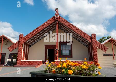 Versammlungshalle des Dorfes Whakarewarewa, Nordinsel Neuseelands Stockfoto