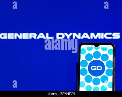 Auf diesem Foto wird das Logo der General Dynamics Corporation abgebildet Auf einem Smartphone Stockfoto