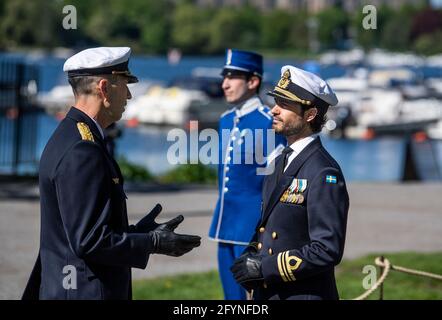 Prinz Carl Philip bei der Zeremonie zum Tag der Veteranen am Restare Veterans' Monument in Stockholm, Schweden, am 29. Mai 2021, zu Ehren des Personals, das bei den schwedischen Streitkräften bei internationalen Militäroperationen eingesetzt wurde oder wurde, sowie zum Gedenken an die während ihres Dienstes Gefallenen. Foto: Pontus Lundahl/TT Code 10050 Stockfoto