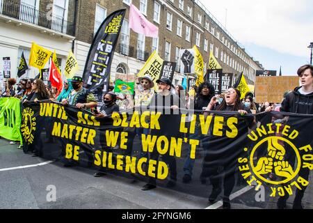 London, England. Mai 2021. Protestierende bei einem „Kill the Bill National Day of Action“-Protest auf dem Russell Square. Kredit: Jessica Girvan/Alamy Live Nachrichten Stockfoto