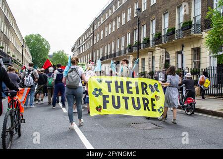 London, England. Mai 2021. Protestierende bei einem „Kill the Bill National Day of Action“-Protest auf dem Russell Square. Kredit: Jessica Girvan/Alamy Live Nachrichten Stockfoto