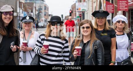 Brentwood Essex 29. Mai 2021 EIN GPS-Ortungsbasiertes Krimispiel, das nur wenige Stunden nach einem Doppelstochen in der Brentwood High Street in Brentwood Essex gespielt wird. Kredit: Ian Davidson/Alamy Live Nachrichten Stockfoto