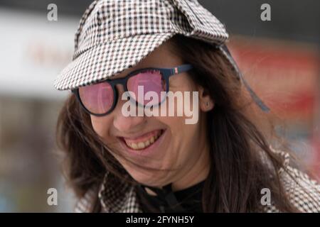 Brentwood Essex 29. Mai 2021 EIN GPS-Ortungsbasiertes Krimispiel, das nur wenige Stunden nach einem Doppelstochen in der Brentwood High Street in Brentwood Essex gespielt wird. Kredit: Ian Davidson/Alamy Live Nachrichten Stockfoto