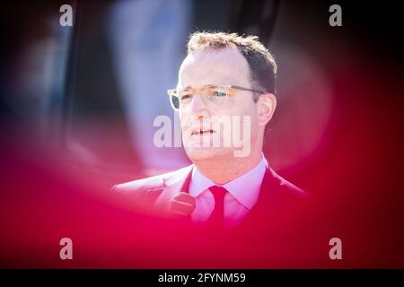 29. Mai 2021, Südafrika, Soshanguve/Stadt Tshwane: Jens Spahn (CDU, M), Bundesgesundheitsminister, spricht während seines Besuchs im TT Clinic Soshanguve Community Health Centre in Soshanguve Township. Spahn setzt auf die Produktion von Corona-Impfstoffen in Afrika, um So bald wie möglich zu starten. Bei seinem Besuch in Südafrika am Samstag versprach er der Europäischen Union Unterstützung dafür. Foto: Christoph Soeder/dpa Stockfoto