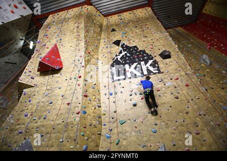 Hangaren-Aktivitätshalle mit Kletterwand, Linköping, Schweden. Stockfoto